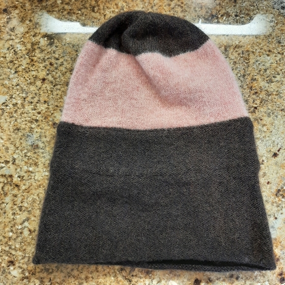 GAP 100% LAMBSWOOL KNIT HAT WITH SWEAT BAND. - Picture 6 of 12